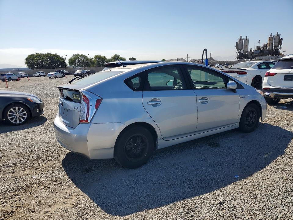 2014 Toyota Prius VIN JTDKN3DU7E1749338 COPART salvage auction — MINOR DENT/SCRATCHES, Ca - Dis/Dlr/Exp Only Clean Title, sold $4,100 on 2026-07-17 (photo 3)