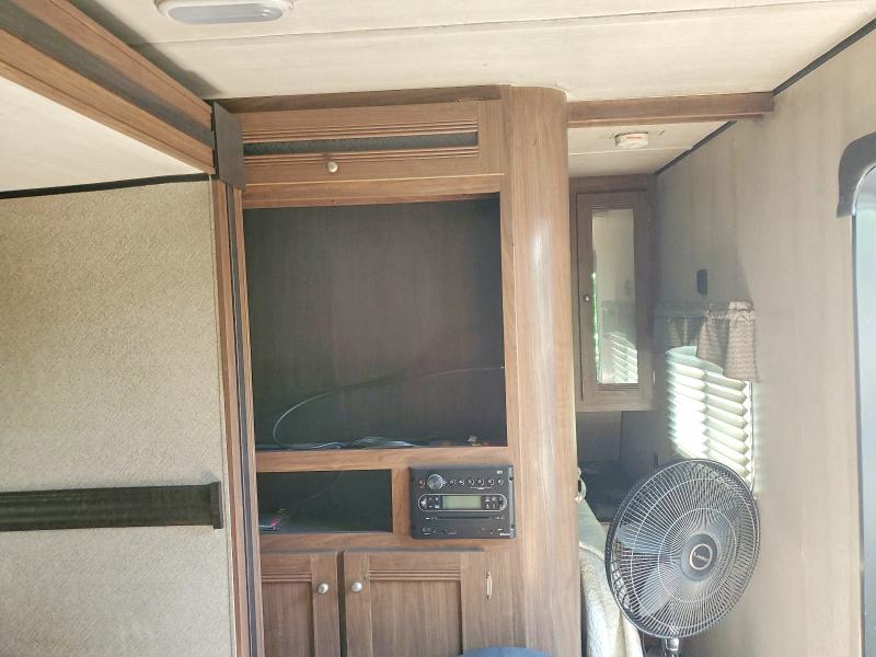 2019 Heartland Trail runner VIN 5SFEB332XKE392941 COPART salvage auction — BURN, NH - CERT OF TITLE-SALVAGE, sold $1,650 on 2026-10-07 (photo 5)