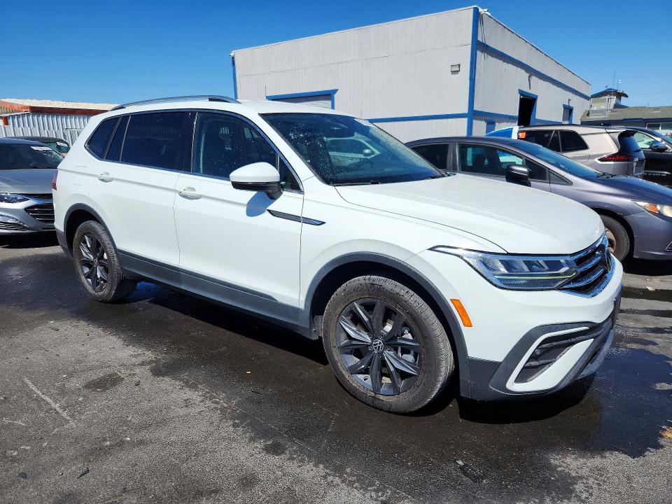 2024 Volkswagen Tiguan VIN 3VV3B7AX6RM044043 COPART salvage auction — MINOR DENT/SCRATCHES, NV - CERTIFICATE OF TITLE, sold $13,600 on 2026-08-12 (photo 4)