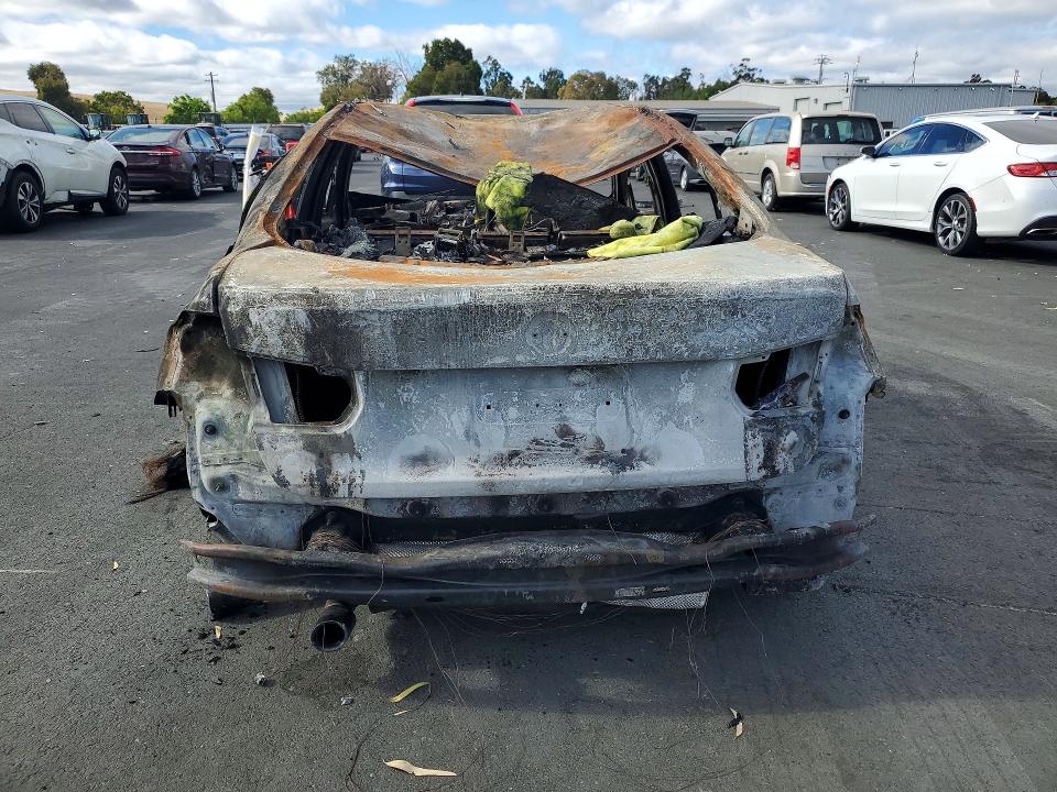 2017 BMW 3 series VIN WBA8B9C55HK676403 COPART salvage auction — BURN, CA - NON-REPAIRABLE VEHICLE CERT, sold $50 on 2026-08-17 (photo 6)