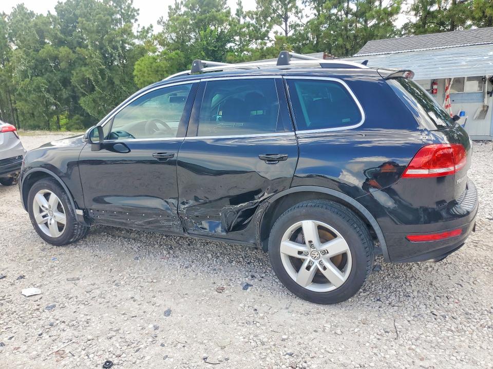 2013 Volkswagen Touareg VIN WVGEF9BP7DD002454 COPART salvage auction — SIDE, TX - SALVAGE VEHICLE TITLE, sold $650 on 2026-07-28 (photo 2)