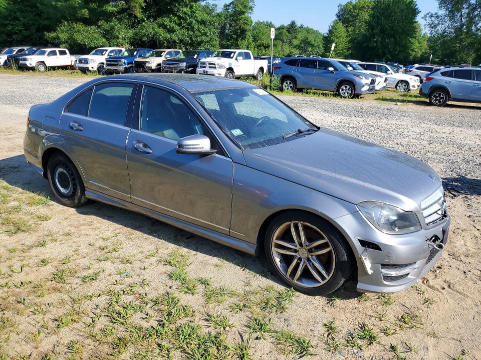 2012 Mercedes-benz C-klasse VIN WDDGF8BB6CR193545 COPART salvage auction — MINOR DENT/SCRATCHES, Ma - Certificate Of Title (P), sold $400 on 2026-07-22 (photo 4)