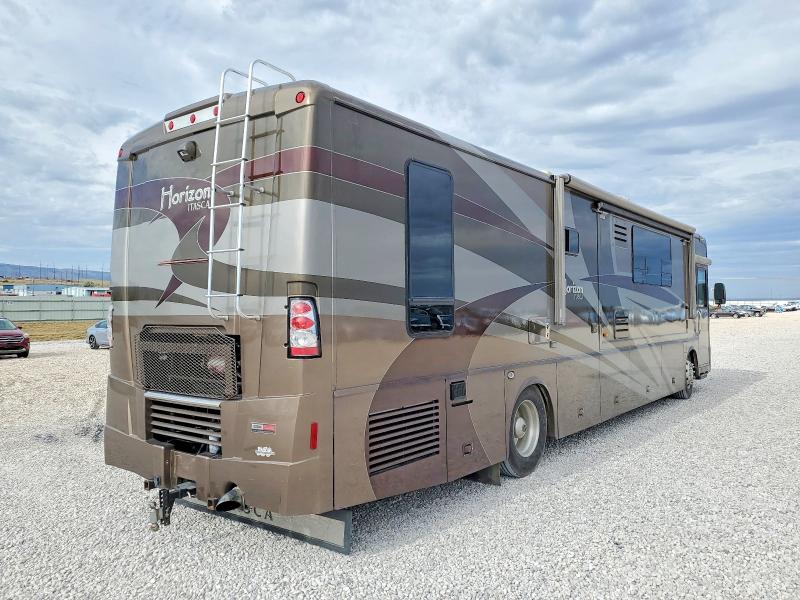2004 Winnebago Horizon VIN 4UZAAHBS44CM76718 COPART salvage auction — NORMAL WEAR, WY - CERTIFICATE OF TITLE, sold $23,300 on 2026-09-01 (photo 4)