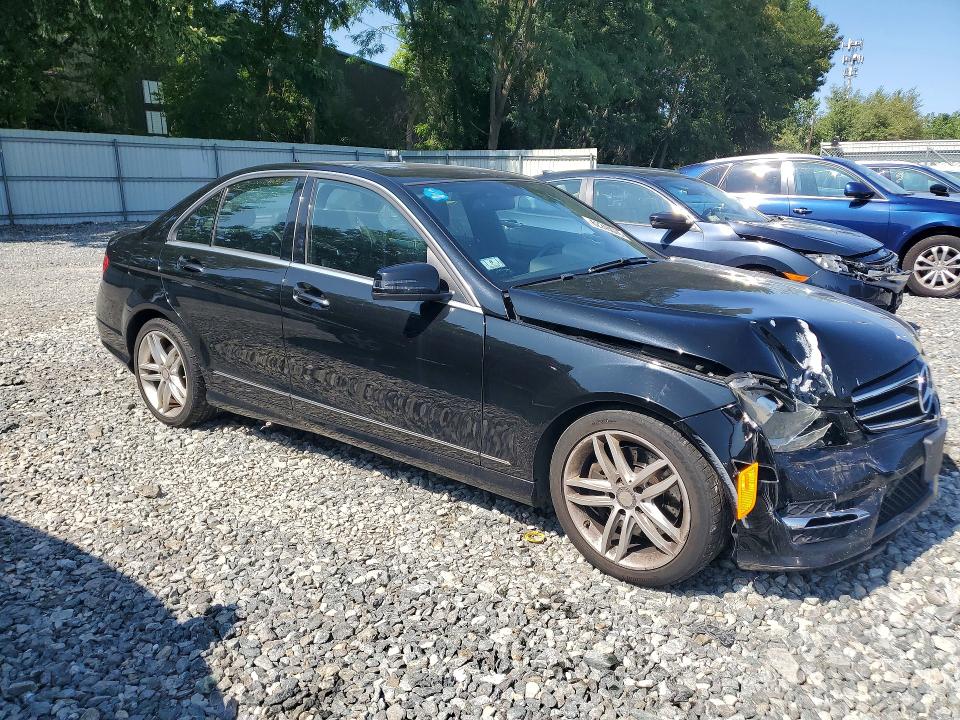 2014 Mercedes-benz C-klasse VIN WDDGF8AB9ER320938 COPART salvage auction — FRONT END, Ma - Cert Of Title-Reconstrctd Coll, sold $425 on 2026-08-12 (photo 4)