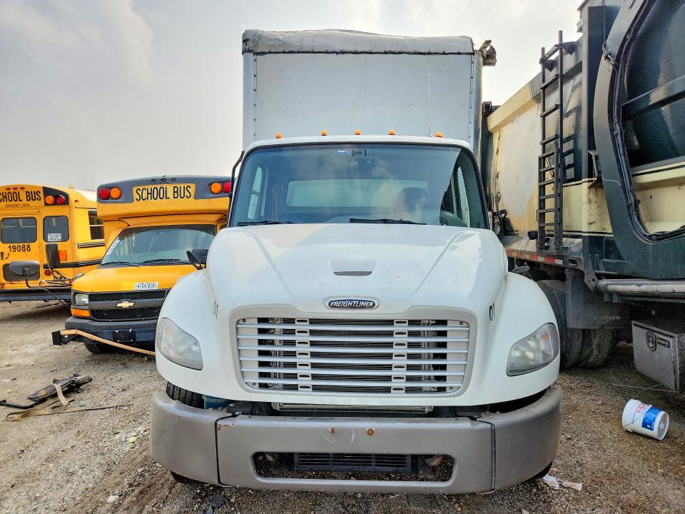 2017 Frht - freightliner VIN 1FVACWDUXHHJA4813 COPART salvage auction — ROLLOVER, NE - CERT OF TITLE-SALVAGE, sold $4,200 on 2026-10-07 (photo 5)
