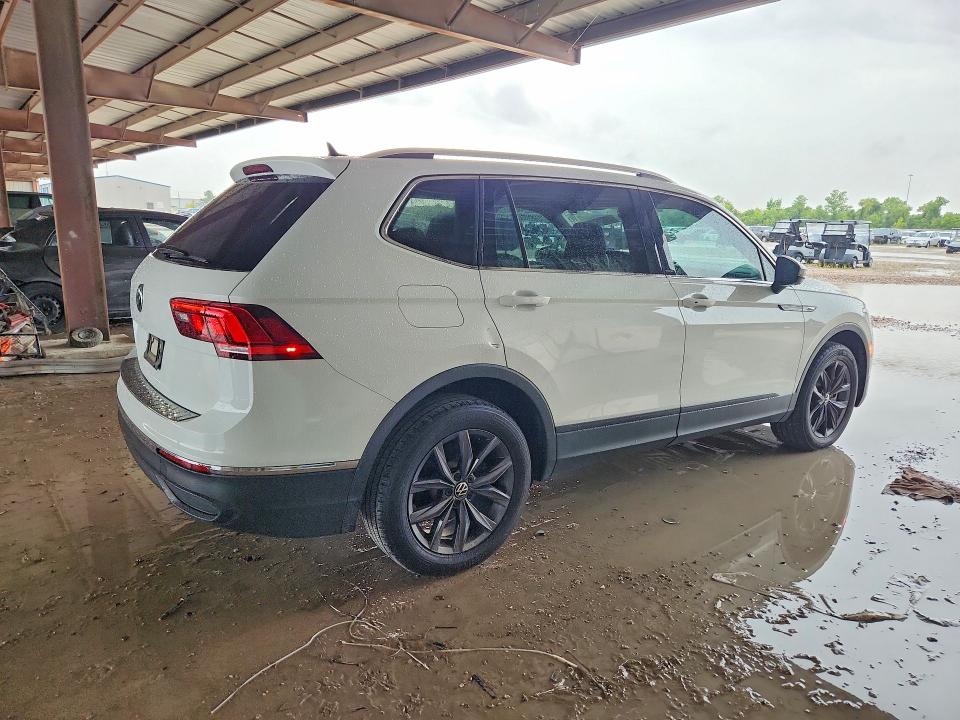 2022 Volkswagen Tiguan VIN 3VV3B7AX0NM065397 COPART salvage auction — SIDE, Tx - Salvage Vehicle Title, sold $9,100 on 2026-08-25 (photo 3)