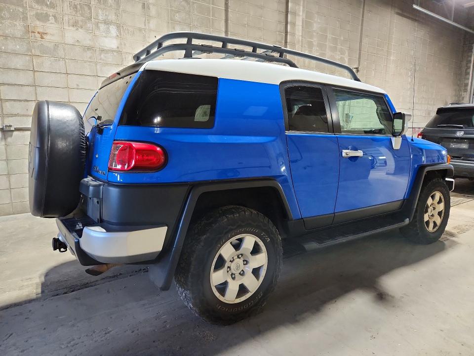 2007 Toyota Fj cruiser VIN JTEBU11F470009795 COPART salvage auction — MINOR DENT/SCRATCHES, Mn - Certificate Of Title, sold $3,200 on 2026-07-21 (photo 3)
