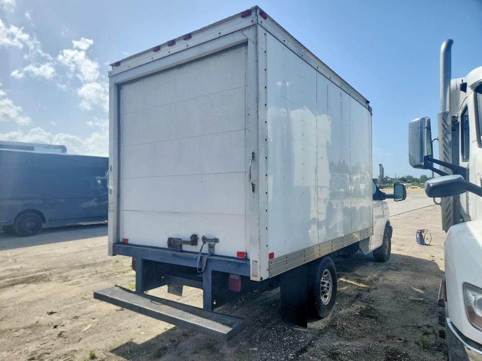 2014 GMC Savana VIN 1GD072CG7E1144948 COPART salvage auction — MINOR DENT/SCRATCHES, FL - CERTIFICATE OF TITLE, sold $2,650 on 2026-09-08 (photo 3)