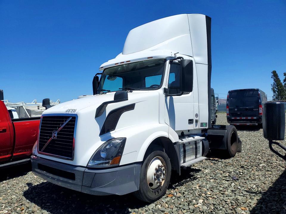 2018 Volvo VIN 4V4N39TG8JN892467 COPART salvage auction — MINOR DENT/SCRATCHES, In - Dis/Dlr/Exp Only Clean Title, sold $8,100 on 2026-08-11 (photo 1)