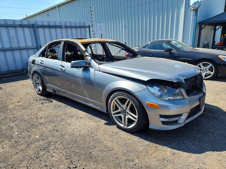 2013 Mercedes-benz C class VIN WDDGF4HBXDA743491 COPART salvage auction — BURN, On - Permit Irrepairable, sold $325 on 2026-07-30 (photo 4)