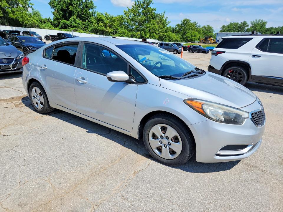 2016 Kia VIN KNAFK4A6XG5577627 COPART salvage auction — VANDALISM, Mo - Salvage Certificate Of Title, sold $900 on 2026-07-28 (photo 4)