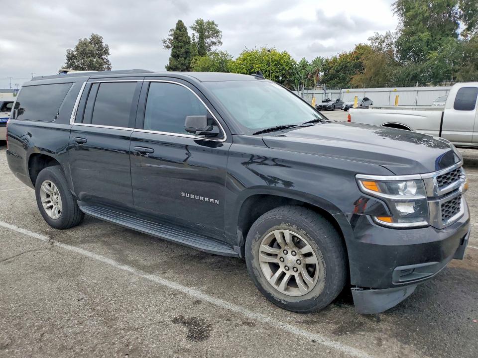 2019 Chevrolet Suburban VIN 1GNSCGKC8KR337313 COPART salvage auction — MINOR DENT/SCRATCHES, Ca - Dis/Dlr/Exp Only Clean Title, sold $3,650 on 2026-07-10 (photo 4)