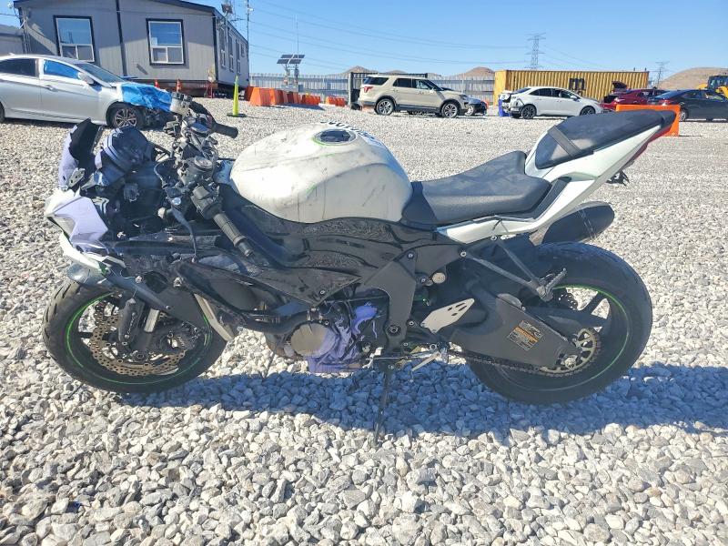 2020 Kawasaki Zx VIN JKBZXJG15LA008641 COPART salvage auction — VANDALISM, AZ - CERTIFICATE OF TITLE, sold $2,000 on 2026-07-16 (photo 3)