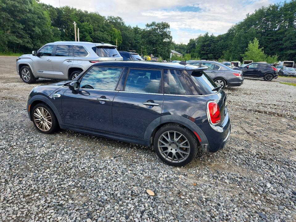 2015 Mini Cooper VIN WMWXU3C59F2B57552 COPART salvage auction — MINOR DENT/SCRATCHES, TN - CERTIFICATE OF TITLE (P), sold $2,250 on 2026-08-10 (photo 2)