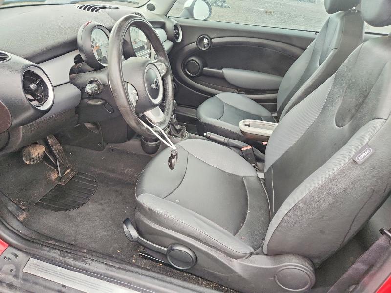 2009 Mini Cooper VIN WMWMF33529TW76970 COPART salvage auction — MINOR DENT/SCRATCHES, MA - CERTIFICATE OF TITLE, sold $375 on 2026-08-05 (photo 7)