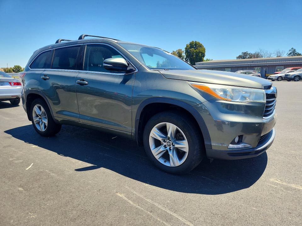 2016 Toyota Highlander VIN 5TDDKRFHXGS308779 COPART salvage auction — UNDERCARRIAGE, CA - SALVAGE CERTIFICATE, sold $6,400 on 2026-07-22 (photo 4)