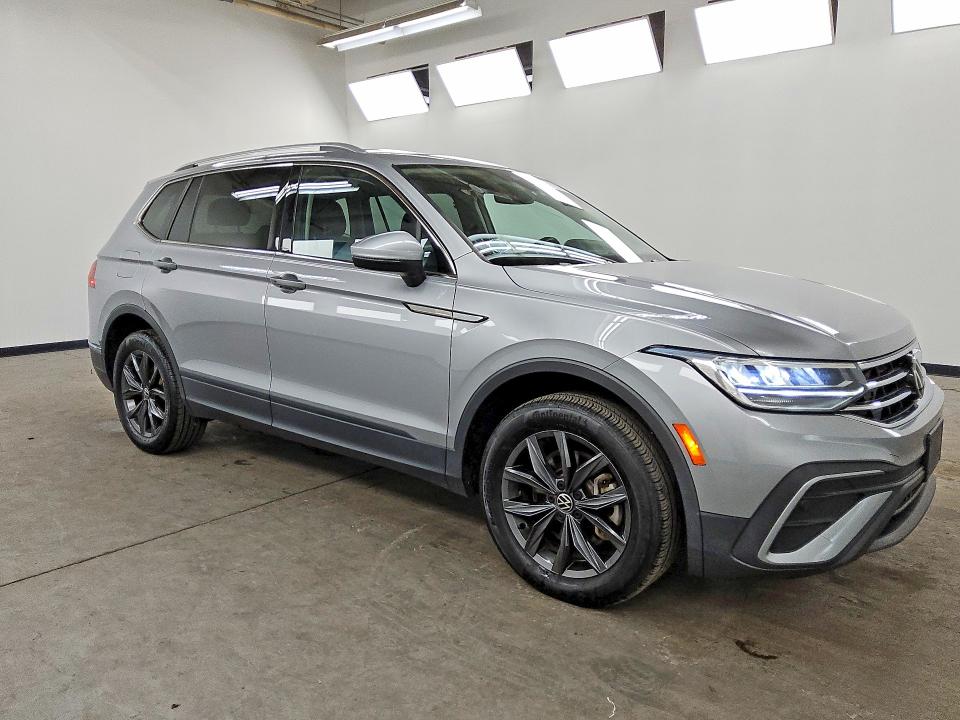 2022 Volkswagen Tiguan VIN 3VV2B7AX4NM142400 COPART salvage auction — MINOR DENT/SCRATCHES, Il - Certificate Of Title, sold $11,700 on 2026-07-28 (photo 4)