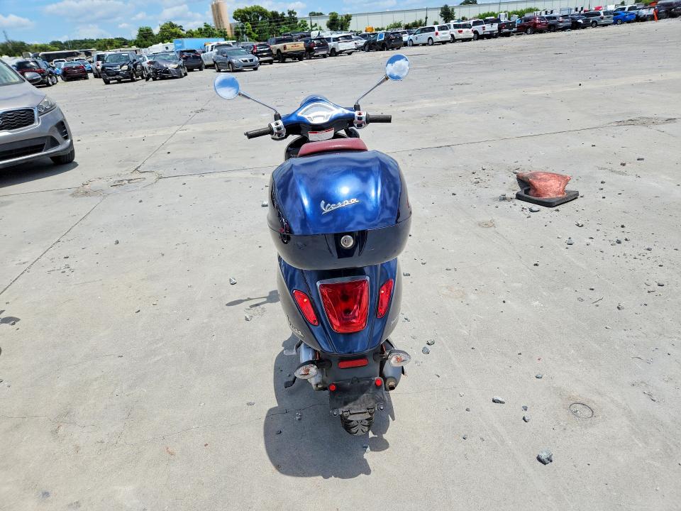 2015 Vespa Primavera VIN ZAPC536B4F5100184 COPART salvage auction — MINOR DENT/SCRATCHES, Fl - Certificate Of Title, sold $375 on 2026-07-27 (photo 4)