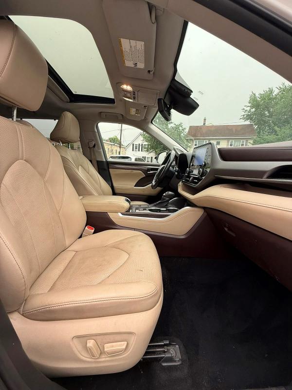 2020 Toyota Highlander hybrid VIN 5TDXBRCH9LS013183 COPART salvage auction — MINOR DENT/SCRATCHES, Wv - Certificate Of Title (P), sold $18,700 on 2026-09-23 (photo 6)