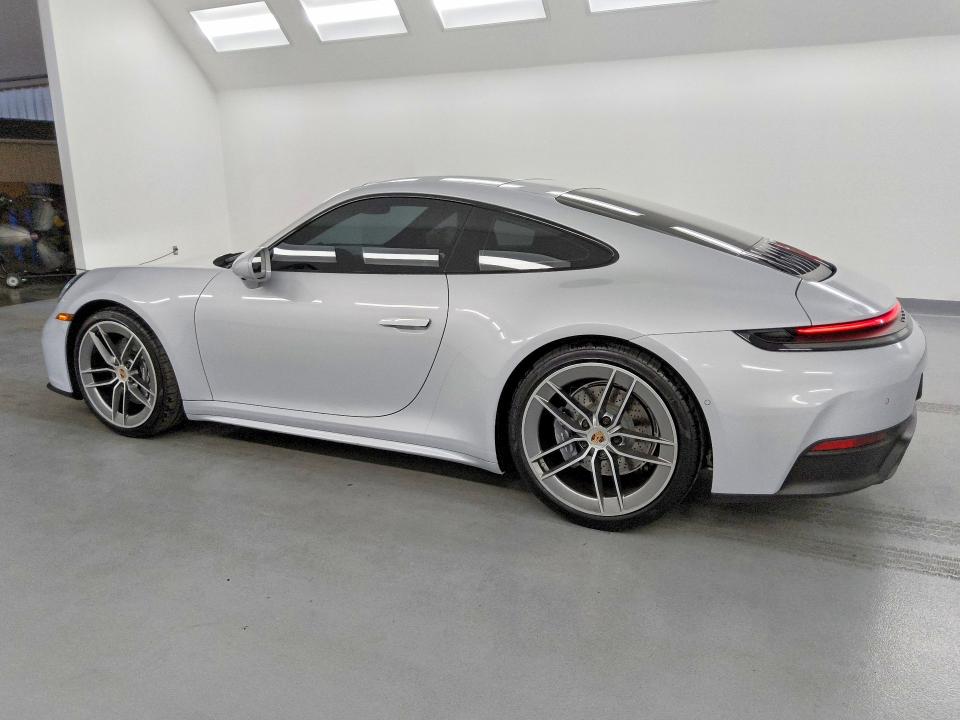2025 Porsche 911 VIN WP0AA2A99SS206063 COPART salvage auction — NORMAL WEAR, CA - CERTIFICATE OF TITLE, sold $116,000 on 2026-08-11 (photo 2)