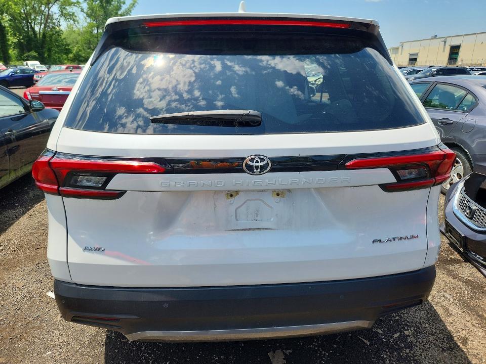 2024 Toyota Highlander VIN 5TDAAAB57RS043907 COPART salvage auction — VANDALISM, Az - Cert Of Title - Salvage, sold $34,750 on 2026-07-10 (photo 6)