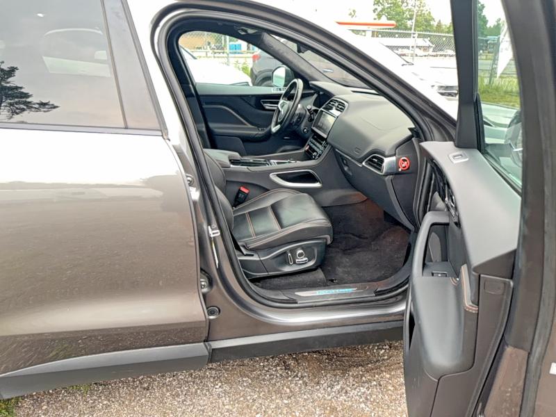 2019 Jaguar F-pace VIN SADCK2FN4KA352120 COPART salvage auction — MINOR DENT/SCRATCHES, ON - PERMIT NO BRAND - UNFIT (P), sold $1,500 on 2026-07-28 (photo 5)