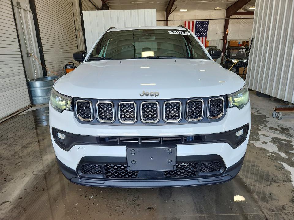 2023 Jeep Compass VIN 3C4NJDBN3PT504266 COPART salvage auction — MINOR DENT/SCRATCHES, Mo - Certificate Of Title, sold $10,300 on 2026-07-09 (photo 5)