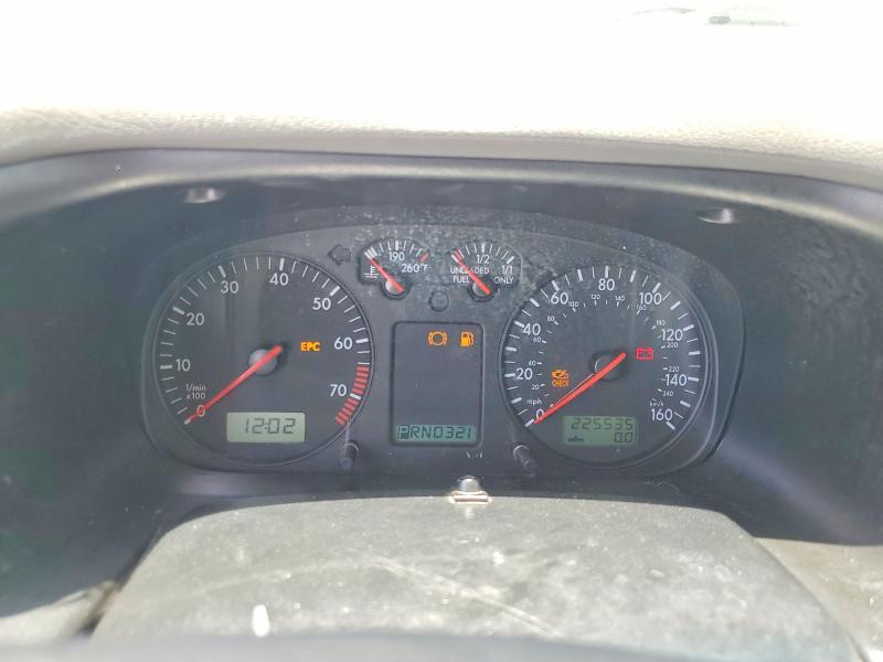 2003 Volkswagen Eurovan VIN WV2MB47033H034157 COPART salvage auction — MINOR DENT/SCRATCHES, FL - CERTIFICATE OF TITLE, sold $3,300 on 2026-09-02 (photo 9)