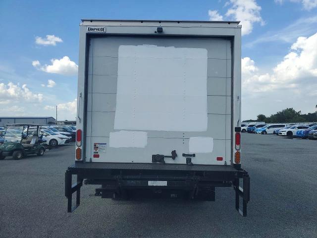 2023 Chevrolet 4500 VIN 54DCDW1D8PS200625 COPART salvage auction — MINOR DENT/SCRATCHES, FL - CERTIFICATE OF TITLE, sold $9,000 on 2026-08-11 (photo 6)