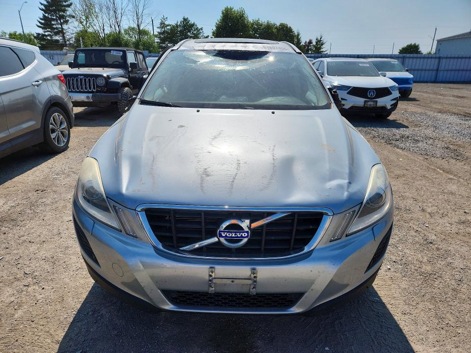 2011 Volvo Xc60 VIN YV4902DZ8B2152267 COPART salvage auction — ROLLOVER, ON - PERMIT IRREPAIRABLE, sold $425 on 2026-08-18 (photo 5)