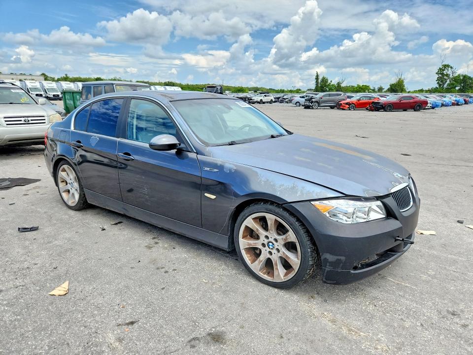 2007 BMW 3 series VIN WBAVB73517PA86582 COPART salvage auction — MINOR DENT/SCRATCHES, FL - CERT OF TITLE-REBUILT, sold $500 on 2026-07-21 (photo 4)