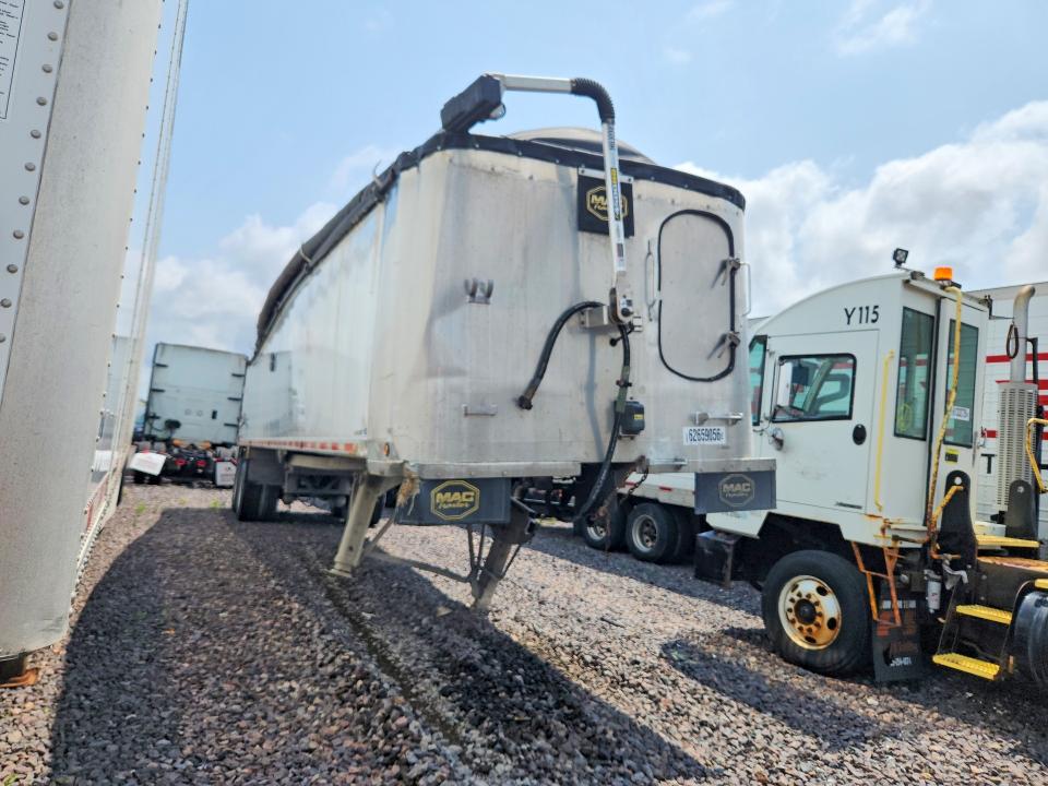 2016 Mac Unknown VIN 5MADN3920GC035826 COPART salvage auction — ROLLOVER, NE - CERT OF TITLE-SALVAGE, sold $2,800 on 2026-08-27 (photo 4)