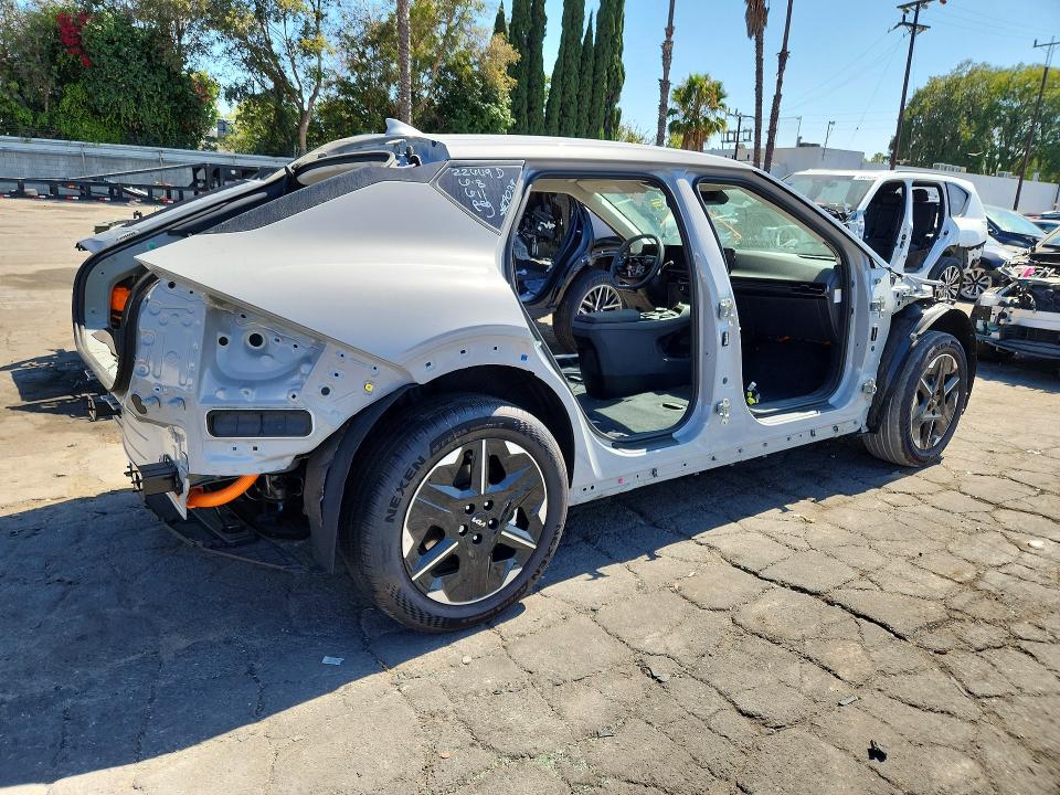2025 Kia Ev6 VIN 5XYC3DJC5SG014039 COPART salvage auction — STRIPPED, Ca - Certificate Of Title, sold $60 on 2026-07-28 (photo 3)