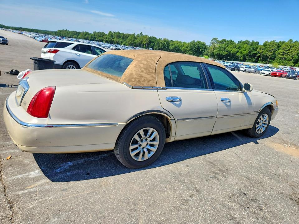 2000 Lincoln TOWN CAR VIN 1LNHM83W7YY765303 COPART salvage auction — MINOR DENT/SCRATCHES, AL - CERTIFICATE OF TITLE (P), sold $225 on 2026-07-29 (photo 3)