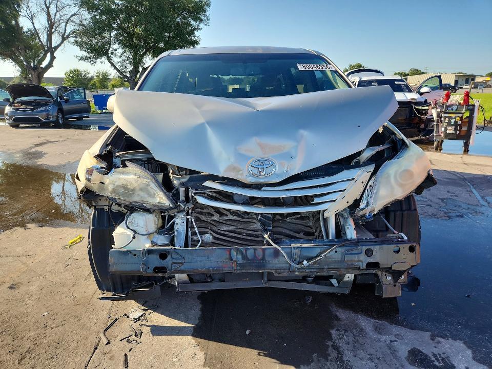 2015 Toyota Sienna VIN 5TDKK3DC4FS555788 COPART salvage auction — FRONT END, Fl - Cert Of Title Slvg Rebuildable, sold $375 on 2026-07-21 (photo 5)