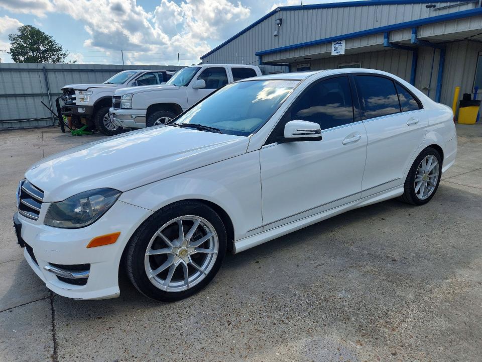 2014 Mercedes-benz C-klasse VIN WDDGF4HB2EG192522 COPART salvage auction — MINOR DENT/SCRATCHES, Ms - Certificate Of Title, sold $800 on 2026-07-31 (photo 1)