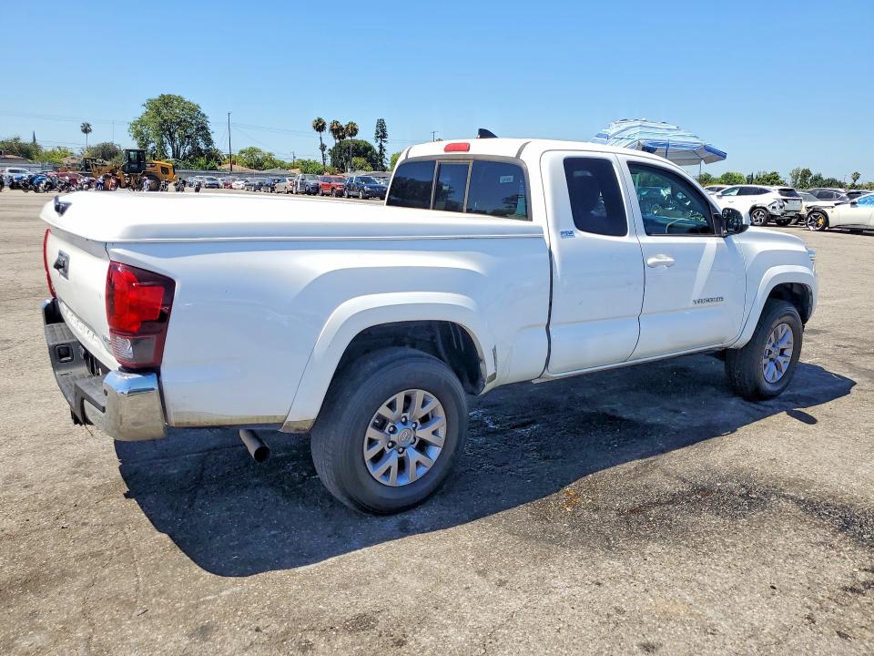 2018 Toyota Tacoma VIN 5TFSZ5AN8JX123088 COPART salvage auction — MINOR DENT/SCRATCHES, Fl - Dis/Dlr/Exp Only Clean Title (P), sold $10,200 on 2026-07-21 (photo 3)