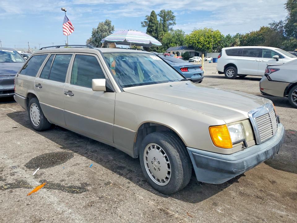 1992 Mercedes-benz 300 VIN WDBED90E2NF196598 COPART salvage auction — REAR END, Ca - Dis/Dlr/Exp Only Clean Title, sold $950 on 2026-07-24 (photo 4)