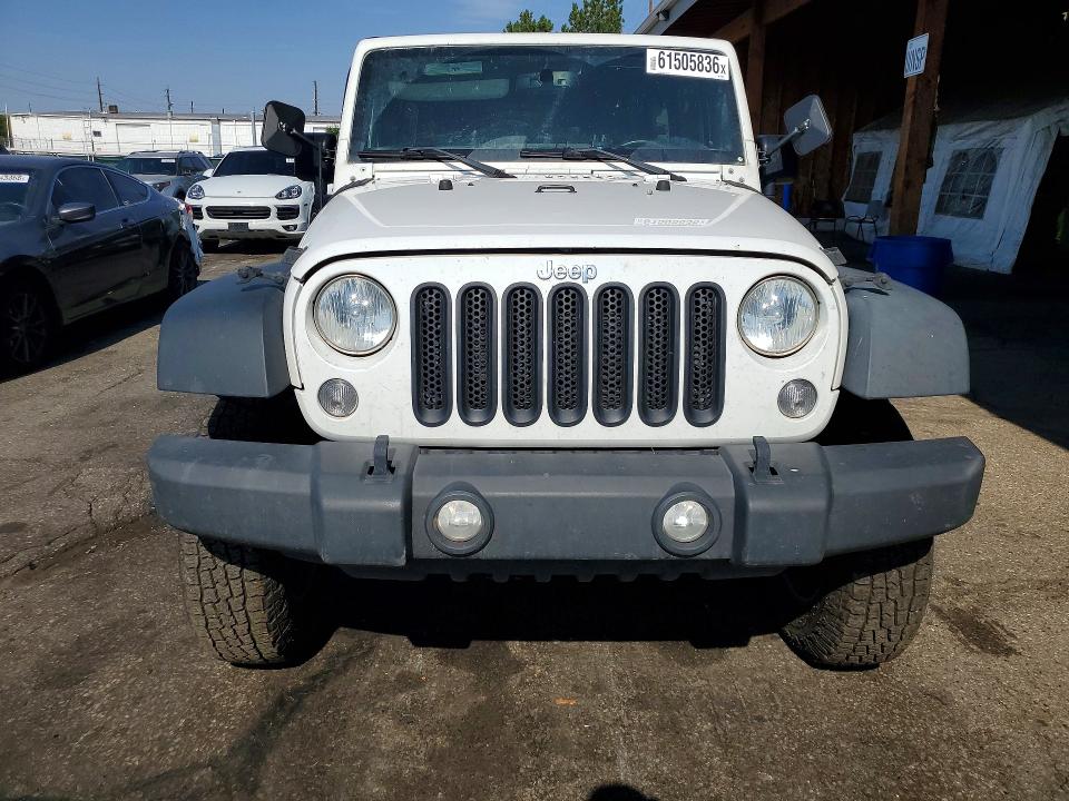 2016 Jeep Wrangler unlimited VIN 1C4BJWDG1GL109897 COPART salvage auction — MINOR DENT/SCRATCHES, Co - Dis/Dlr/Exp Only Clean Title, sold $3,350 on 2026-07-30 (photo 5)