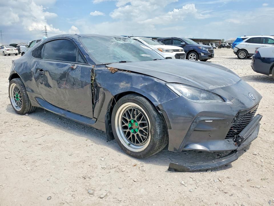 2023 Toyota Gr 86 VIN JF1ZNBB16P9758057 COPART salvage auction — ROLLOVER, Tx - Salvage Vehicle Title, sold $1,350 on 2026-07-28 (photo 4)