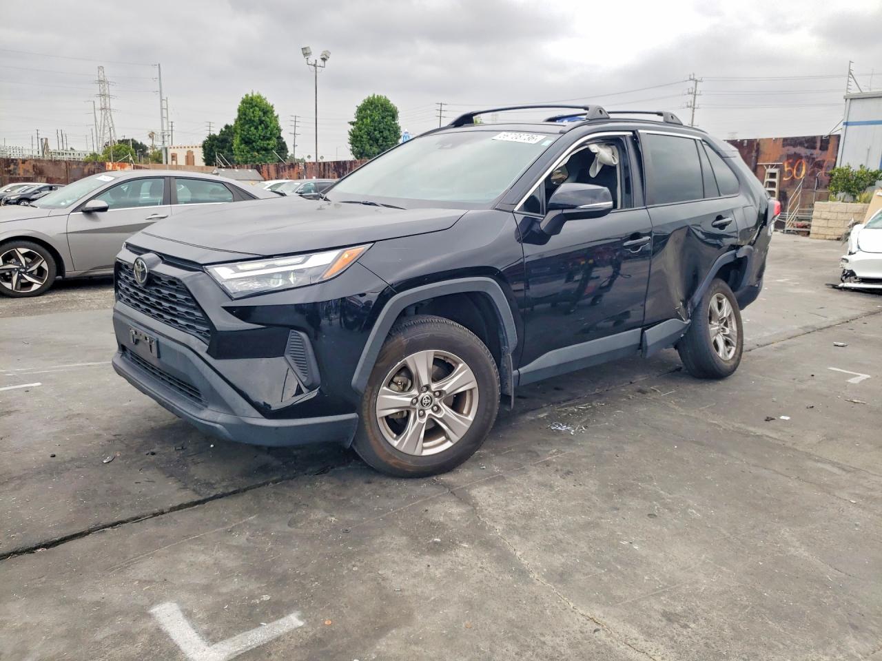 2022 Toyota RAV4 VIN 2T3W1RFV6NC200996 — COPART salvage auction photo