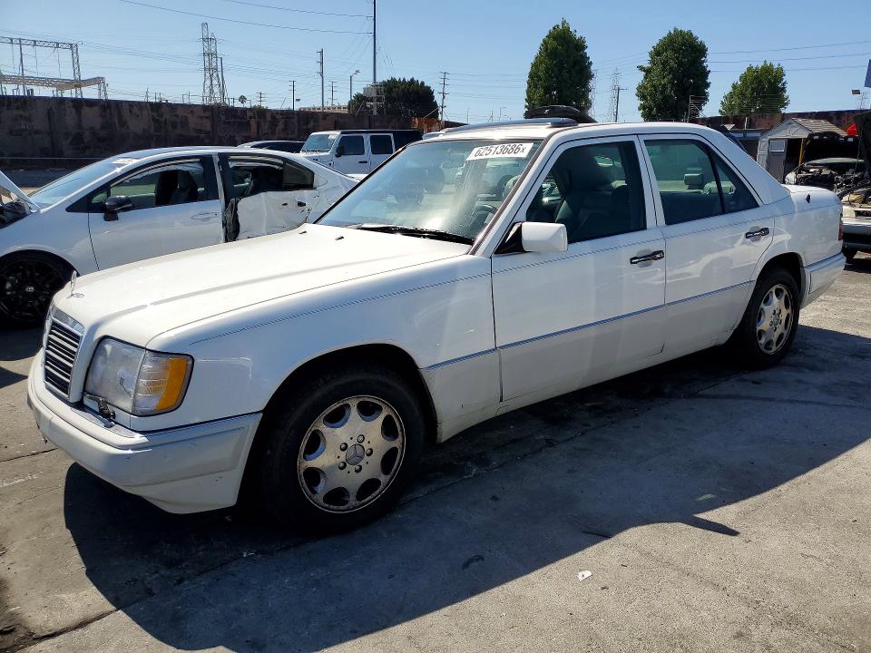 1995 Mercedes-benz E-class VIN WDBEA32EXSC271970 COPART salvage auction — SIDE, CA - DLR/DIS/EXP ONLY SALVAGE TITLE, sold $3,300 on 2026-07-31 (photo 1)