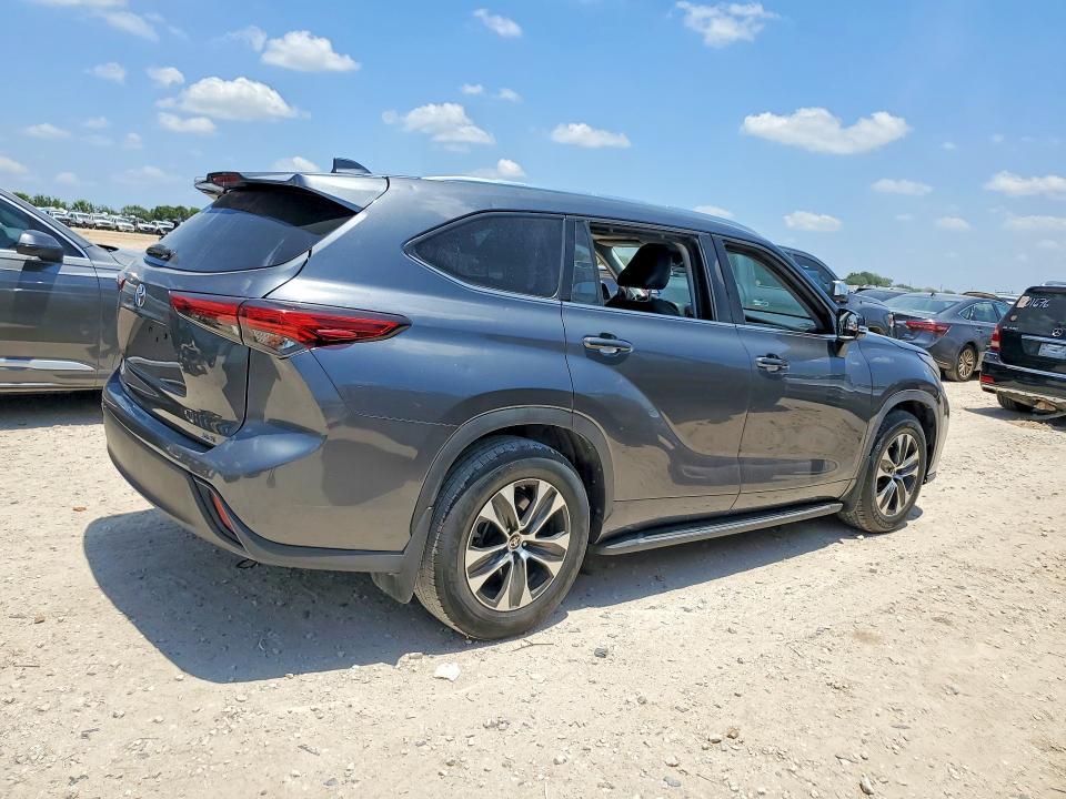 2020 Toyota Highlander VIN 5TDGZRAH3LS016448 COPART salvage auction — MINOR DENT/SCRATCHES, Tx - Certificate Of Title (P), sold $16,700 on 2026-08-24 (photo 3)