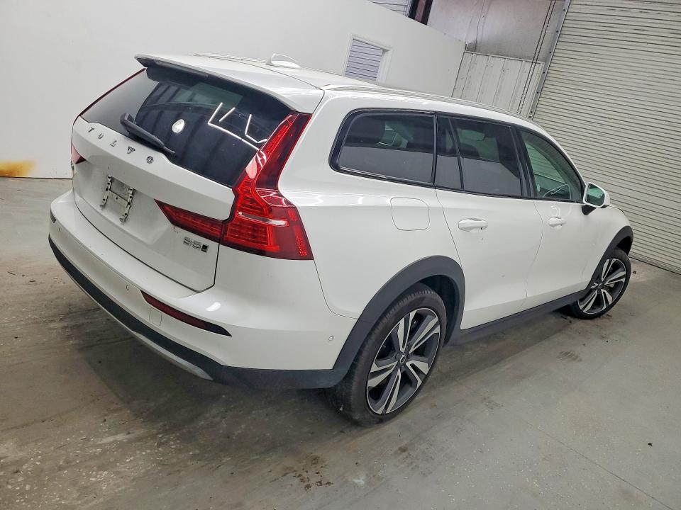 2025 Volvo V60 cross country VIN YV4L12WK6S2146776 COPART salvage auction — FRONT END, FL - CERT OF TITLE SLVG REBUILDABLE, sold $11,700 on 2026-08-05 (photo 3)