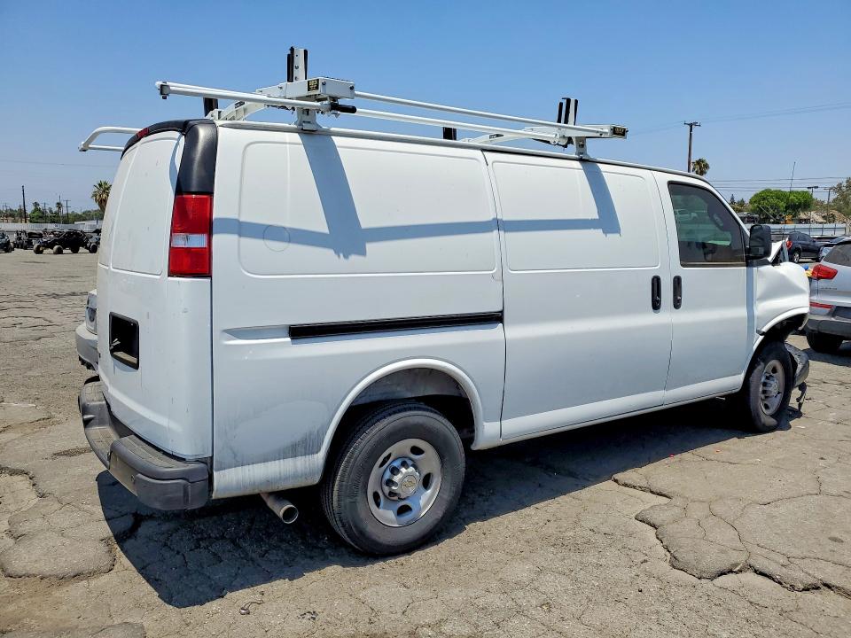 2025 Chevrolet Express VIN 1GCWGAFP7S1113098 COPART salvage auction — FRONT END, Ca - Dis/Dlr/Exp Only Clean Title (P), sold $7,100 on 2026-07-30 (photo 3)