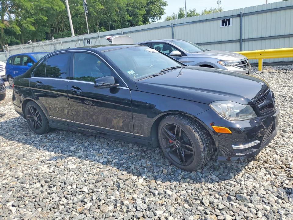 2013 Mercedes-benz C-klasse VIN WDDGF4HB3DR279641 COPART salvage auction — WATER/FLOOD, Ma - Cert Of Title-Reconstrctd Fld, sold $1,000 on 2026-07-23 (photo 4)
