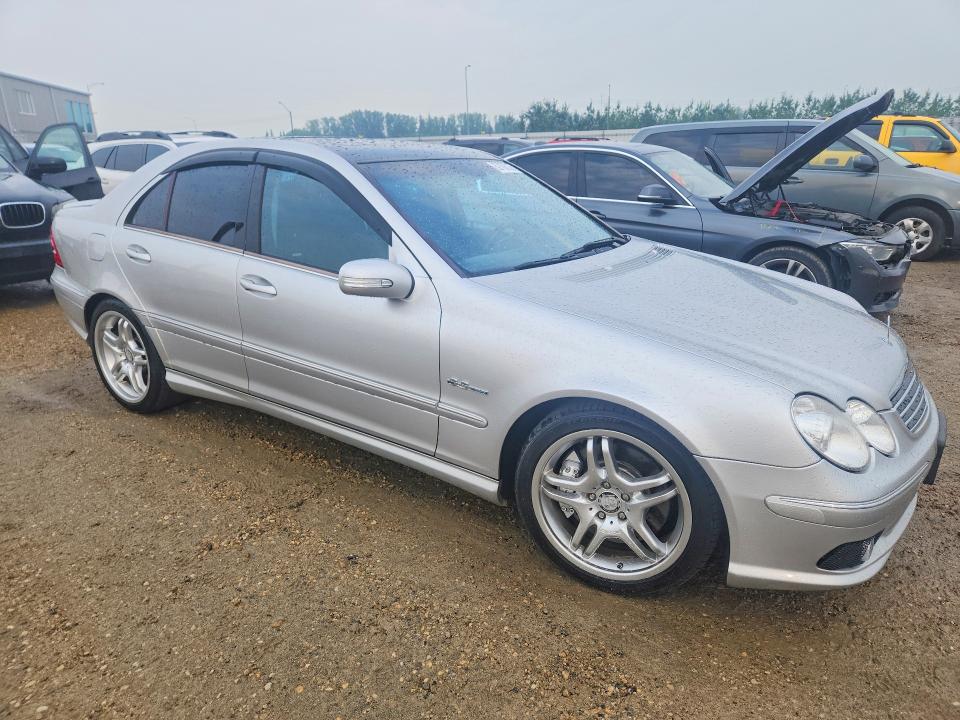 2005 Mercedes-benz C-klasse amg VIN WDBRF76J95F618547 COPART salvage auction — SIDE, AB - OOP - ACTIVE, sold $3,600 on 2026-08-20 (photo 4)