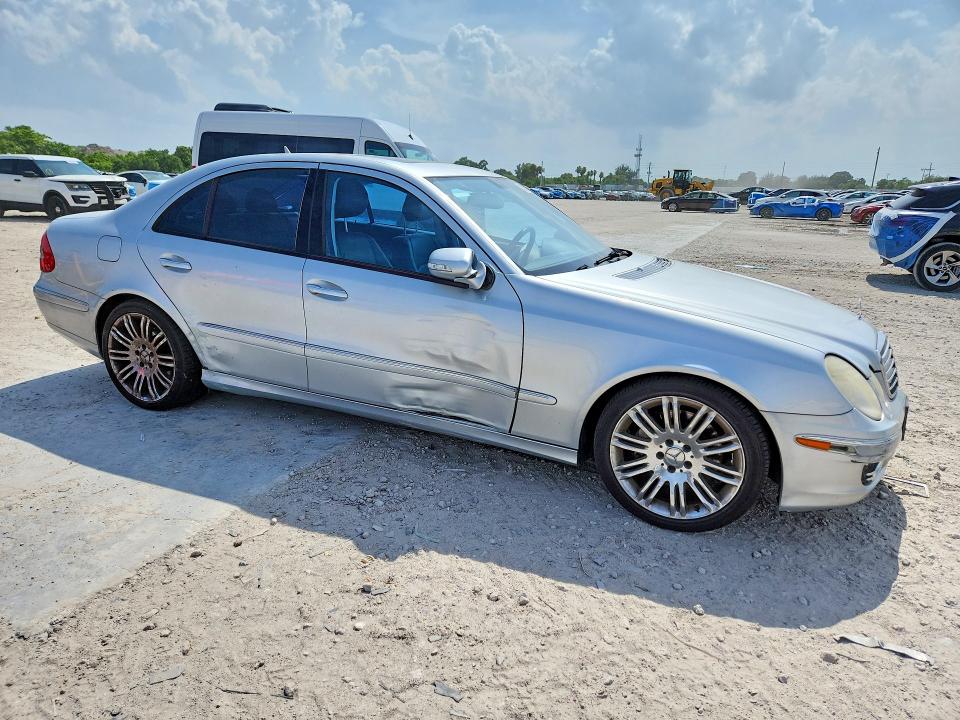2007 Mercedes-benz E-class VIN WDBUF56X77B114088 COPART salvage auction — SIDE, Fl - Cert Of Title Slvg Rebuildable, sold $600 on 2026-08-06 (photo 4)