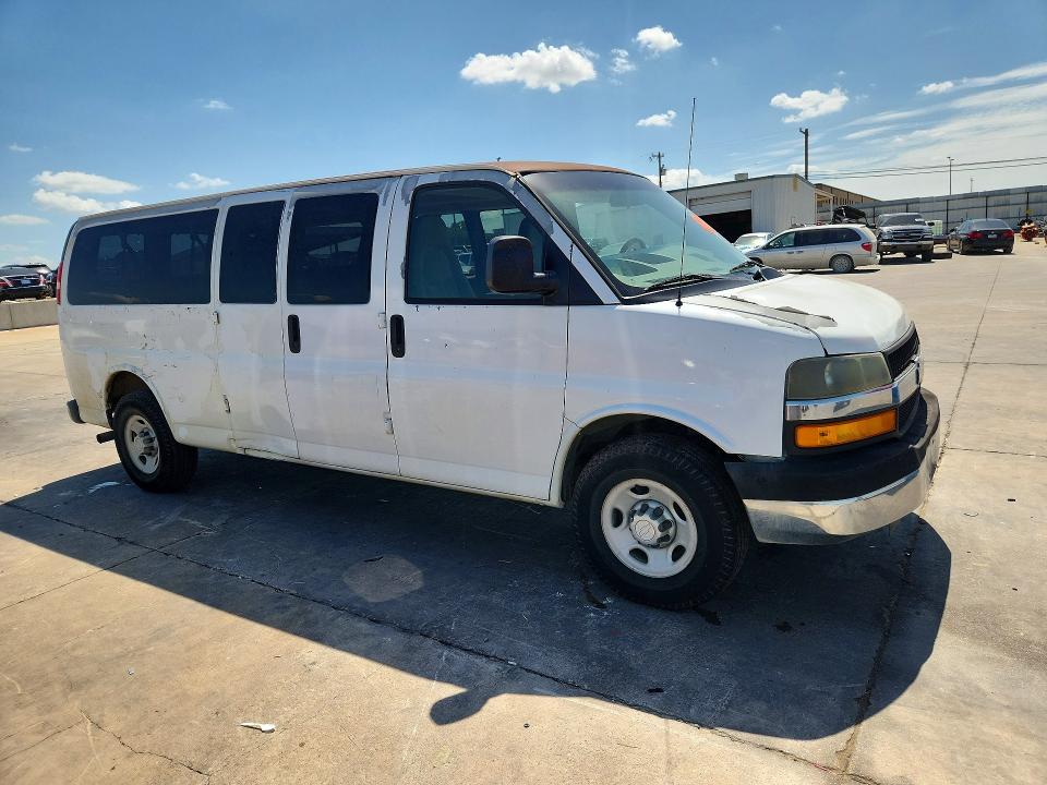 2007 Chevrolet Expresso VIN 1GAHG39U371101665 COPART salvage auction — FRONT END, TX - SALVAGE VEHICLE TITLE (P), sold $2,050 on 2026-07-09 (photo 4)