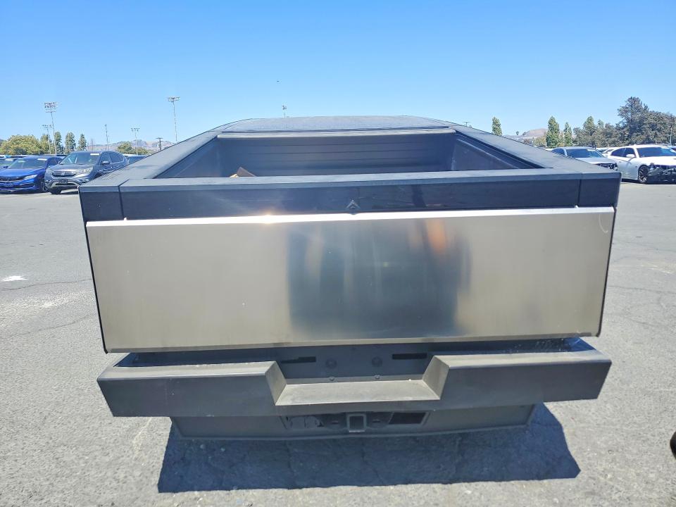 2024 Tesla Cybertruck VIN 7G2CEHED4RA050983 COPART salvage auction — FRONT END, Ca - Salvage Certificate (P), sold $22,500 on 2026-07-17 (photo 6)